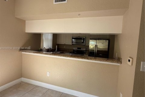 Copropriété à louer à Coral Springs, Floride: 2 chambres, 111.76 m2 № 2407753 - photo 7