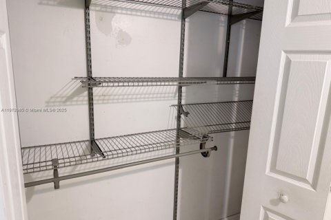 Снять в аренду кондоминиум в Корал-Спрингс, Флорида 2 спальни, 71.26м2, № 1973353 - фото 12