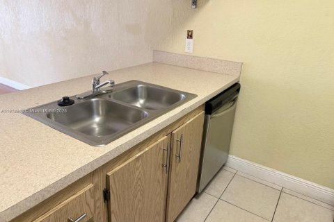 Снять в аренду кондоминиум в Корал-Спрингс, Флорида 2 спальни, 71.26м2, № 1973353 - фото 15