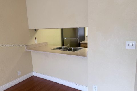 Снять в аренду кондоминиум в Корал-Спрингс, Флорида 2 спальни, 71.26м2, № 1973353 - фото 8