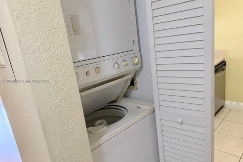 Снять в аренду кондоминиум в Корал-Спрингс, Флорида 2 спальни, 71.26м2, № 1973353 - фото 16