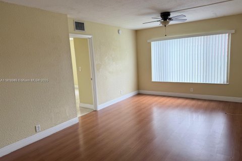 Снять в аренду кондоминиум в Корал-Спрингс, Флорида 2 спальни, 71.26м2, № 1973353 - фото 6