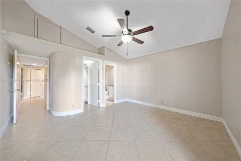 House in Deerfield Beach, Florida 3 bedrooms, 116.5 sq.m. № 1888157 - photo 11