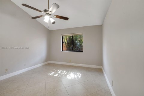 House in Deerfield Beach, Florida 3 bedrooms, 116.5 sq.m. № 1888157 - photo 19