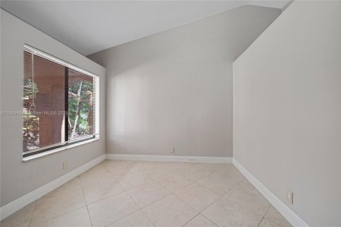 House in Deerfield Beach, Florida 3 bedrooms, 116.5 sq.m. № 1888157 - photo 16