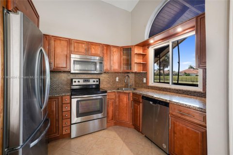 House in Deerfield Beach, Florida 3 bedrooms, 116.5 sq.m. № 1888157 - photo 9