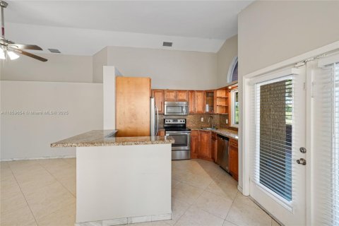 House in Deerfield Beach, Florida 3 bedrooms, 116.5 sq.m. № 1888157 - photo 8