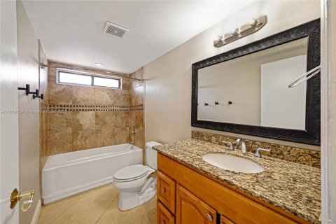 House in Deerfield Beach, Florida 3 bedrooms, 116.5 sq.m. № 1888157 - photo 21