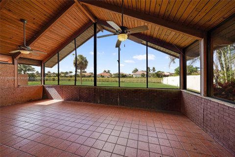 House in Deerfield Beach, Florida 3 bedrooms, 116.5 sq.m. № 1888157 - photo 30