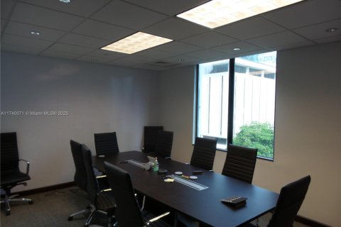 Commercial property in Miami, Florida № 1709763 - photo 11