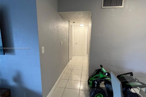 Condo in Miami, Florida, 3 bedrooms  № 1818739 - photo 7