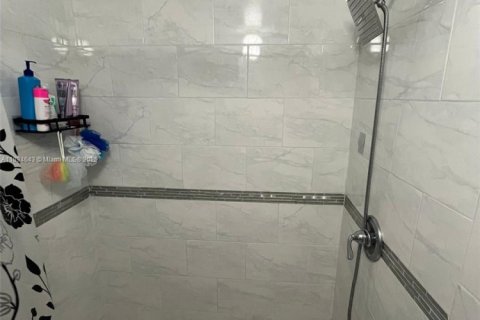 Condo in Miami, Florida, 3 bedrooms  № 1818739 - photo 25