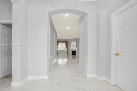 Купить виллу или дом в Уэстон, Флорида 4 спальни, 230.03м2, № 2085979 - фото 2