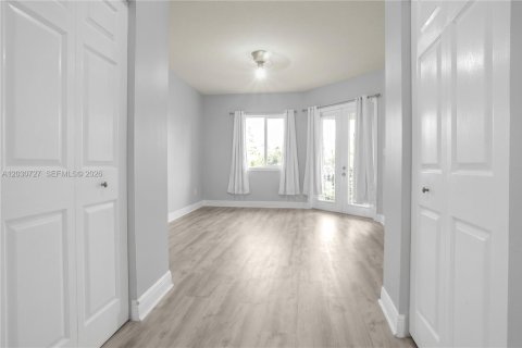 Купить виллу или дом в Уэстон, Флорида 4 спальни, 230.03м2, № 2085979 - фото 16