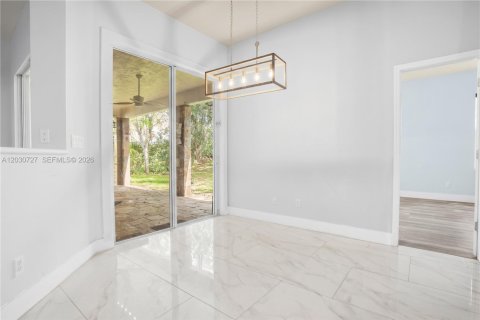 Купить виллу или дом в Уэстон, Флорида 4 спальни, 230.03м2, № 2085979 - фото 12