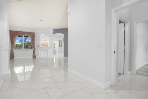Купить виллу или дом в Уэстон, Флорида 4 спальни, 230.03м2, № 2085979 - фото 5