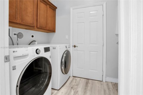 Купить виллу или дом в Уэстон, Флорида 4 спальни, 230.03м2, № 2085979 - фото 13