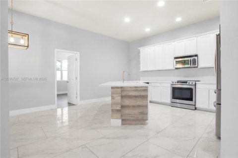 Купить виллу или дом в Уэстон, Флорида 4 спальни, 230.03м2, № 2085979 - фото 9