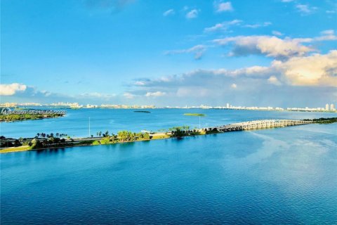 Copropriété à louer à Miami, Floride: 3 chambres, 151.8 m2 № 2001311 - photo 12