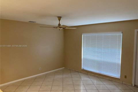 Villa ou maison à louer à Fort Lauderdale, Floride: 3 chambres, 99.03 m2 № 2075197 - photo 6