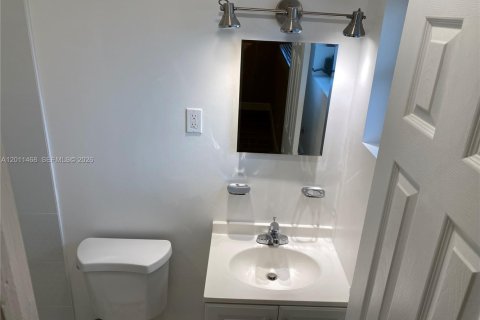 Villa ou maison à louer à Fort Lauderdale, Floride: 3 chambres, 99.03 m2 № 2075197 - photo 7