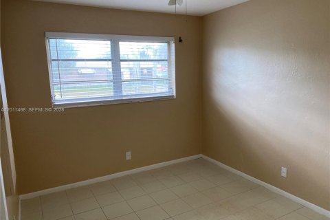 Villa ou maison à louer à Fort Lauderdale, Floride: 3 chambres, 99.03 m2 № 2075197 - photo 10