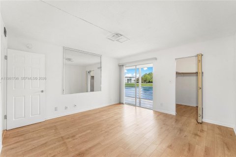 Condo in Coconut Creek, Florida, 2 bedrooms  № 2052974 - photo 5