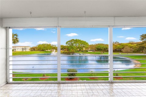 Condo in Coconut Creek, Florida, 2 bedrooms  № 2052974