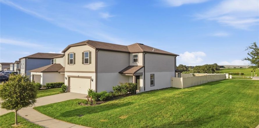 House in Wesley Chapel, Florida 5 bedrooms, 242.94 sq.m. № 2235661