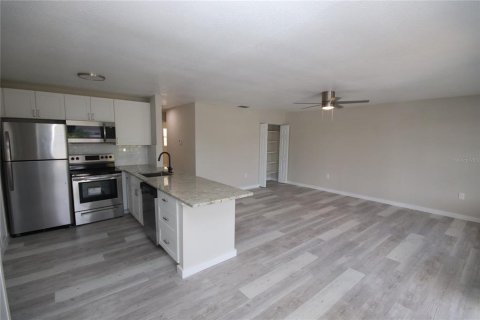 Villa ou maison à louer à Sun City Center, Floride: 3 chambres, 108.14 m2 № 1876977 - photo 3