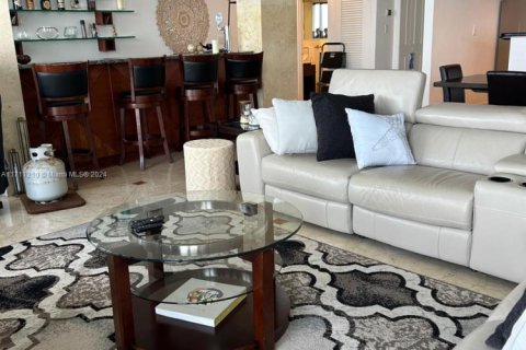 Condominio en alquiler en Miami Beach, Florida, 2 dormitorios, 139.35 m2 № 2016130 - foto 2