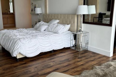 Condominio en alquiler en Miami Beach, Florida, 2 dormitorios, 139.35 m2 № 2016130 - foto 19