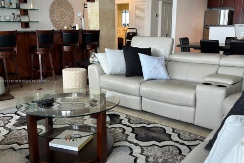 Condominio en alquiler en Miami Beach, Florida, 2 dormitorios, 139.35 m2 № 2016130 - foto 3