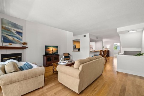 Townhouse in Indian Rocks Beach, Florida 2 bedrooms, 136.1 sq.m. № 1750873 - photo 13