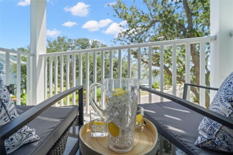 Townhouse in Indian Rocks Beach, Florida 2 bedrooms, 136.1 sq.m. № 1750873 - photo 3