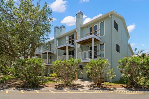 Townhouse in Indian Rocks Beach, Florida 2 bedrooms, 136.1 sq.m. № 1750873 - photo 19