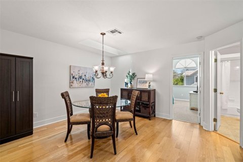 Townhouse in Indian Rocks Beach, Florida 2 bedrooms, 136.1 sq.m. № 1750873 - photo 17