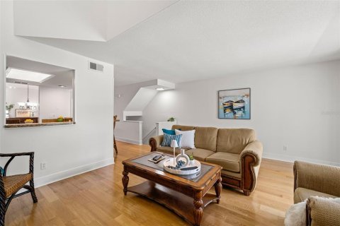 Townhouse in Indian Rocks Beach, Florida 2 bedrooms, 136.1 sq.m. № 1750873 - photo 14