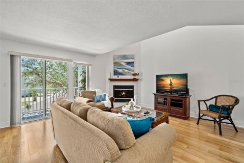 Townhouse in Indian Rocks Beach, Florida 2 bedrooms, 136.1 sq.m. № 1750873 - photo 12