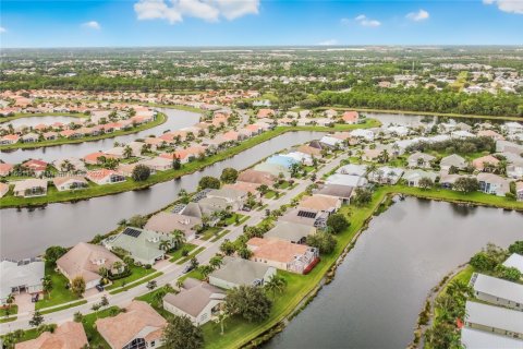 Villa ou maison à vendre à Port St. Lucie, Floride: 4 chambres, 254.27 m2 № 1437660 - photo 4