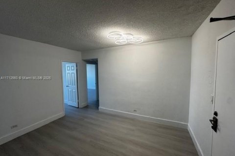 Купить кондоминиум в Майами-Бич, Флорида 2 спальни, 104.14м2, № 1957853 - фото 24