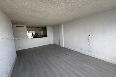 Купить кондоминиум в Майами-Бич, Флорида 2 спальни, 104.14м2, № 1957853 - фото 8