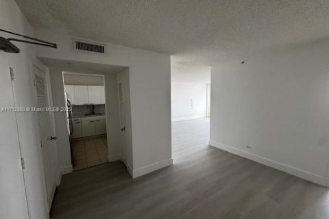 Купить кондоминиум в Майами-Бич, Флорида 2 спальни, 104.14м2, № 1957853 - фото 2