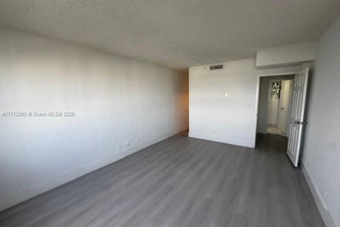 Купить кондоминиум в Майами-Бич, Флорида 2 спальни, 104.14м2, № 1957853 - фото 20