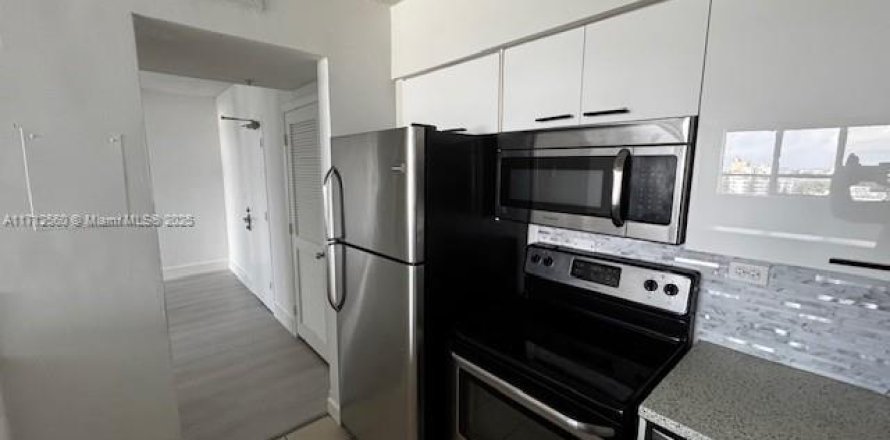 Кондоминиум с 2 спальнями в Майами-Бич, Флорида № 1957853