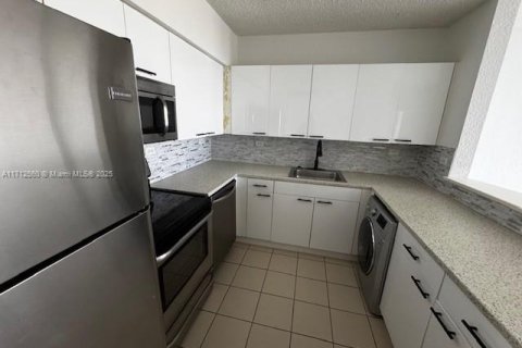 Купить кондоминиум в Майами-Бич, Флорида 2 спальни, 104.14м2, № 1957853 - фото 3