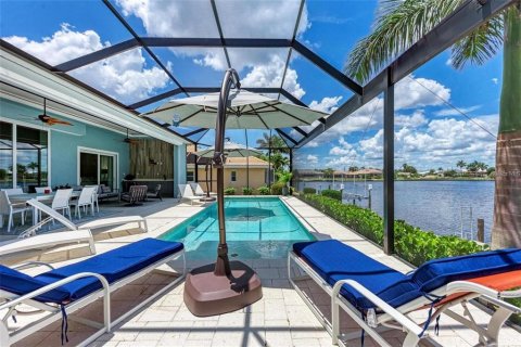 House in Punta Gorda, Florida 3 bedrooms, 210.7 sq.m. № 2210916 - photo 9
