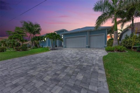 House in Punta Gorda, Florida 3 bedrooms, 210.7 sq.m. № 2210916