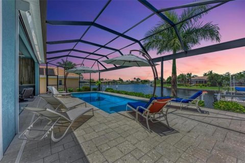 House in Punta Gorda, Florida 3 bedrooms, 210.7 sq.m. № 2210916 - photo 26