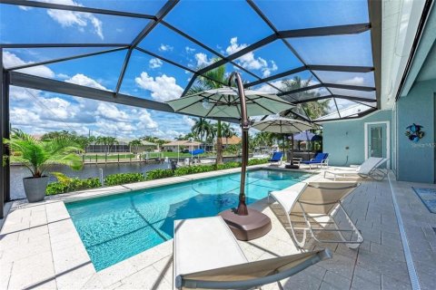 House in Punta Gorda, Florida 3 bedrooms, 210.7 sq.m. № 2210916 - photo 27